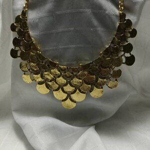 Gold-colored Genko leaf necklace